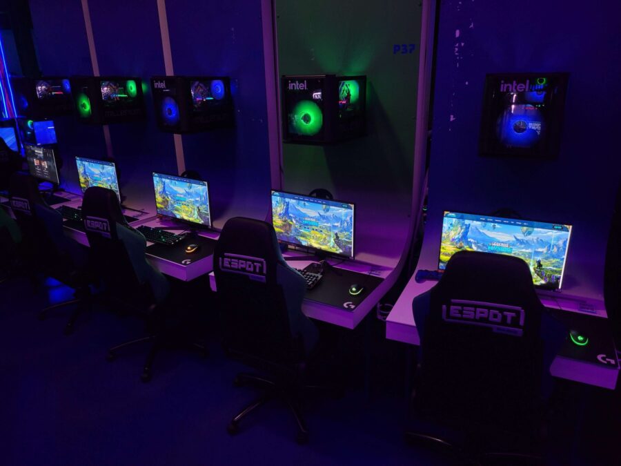 Legends of Elysium gaming station at BNB chain 2023 event in Paris scaled e1689792412134